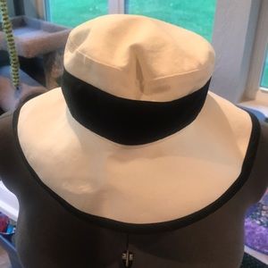 Kate Lord Bucket Hat-White & Black